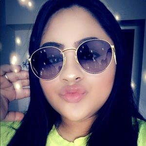 Meet your Posher, Chikita